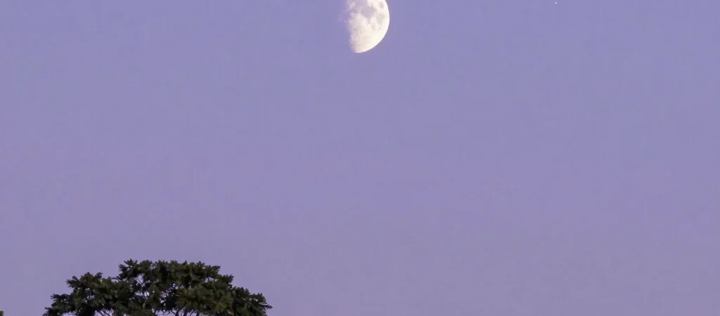 O que a Lua inspira — e o que não prova